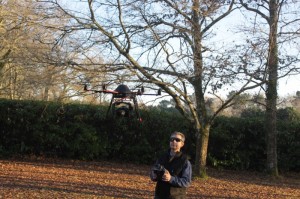 Drone multirotors - test du Canon 550D en vidéo Drone multirotors - test du Canon 550D en vidéo